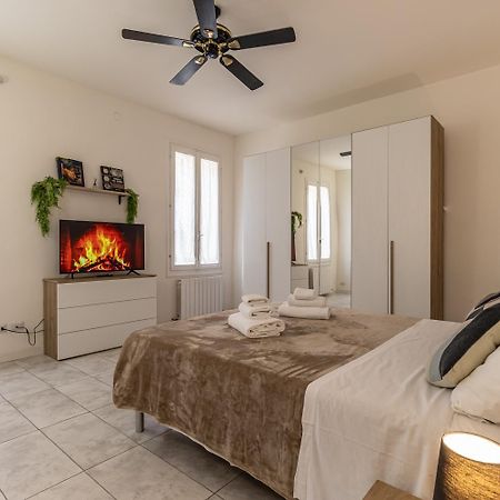 Ca 'Pico With Wifi-Few Steps From Center Appartement Mirandola Buitenkant foto